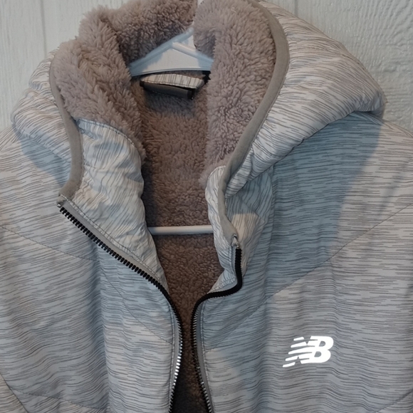 New Balance medium coat excellent condition - Picture 4 of 14